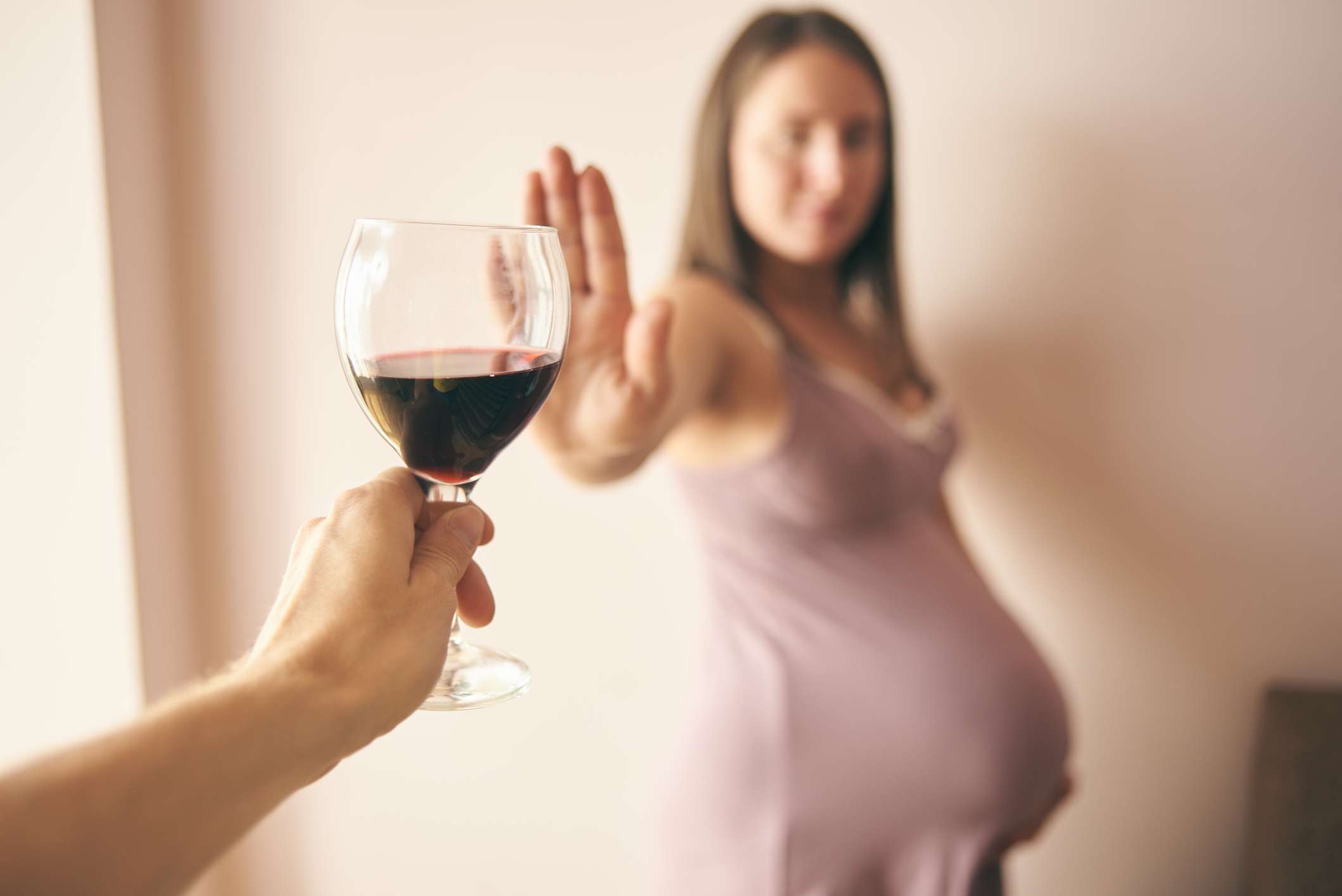 Recusar o enfoque seletivo do vinho e da mulher grávida Álcool e gravidez