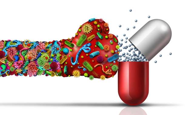 Des germes résistants aux antibiotiques attaquent une pilule antibiotique. Des germes résistants aux antibiotiques comme un virus ou des cellules bactériennes comme une maladie virale mutée mortelle attaquant une pilule avec un dard comme une maladie de la médecine avec des illustrations 3D.