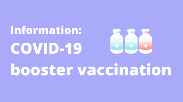 Vaccino Sfondo viola con tre contenitori di dosi mediche e le seguenti parole in caratteri bianchi: Informazioni sulla vaccinazione di richiamo COVID-19